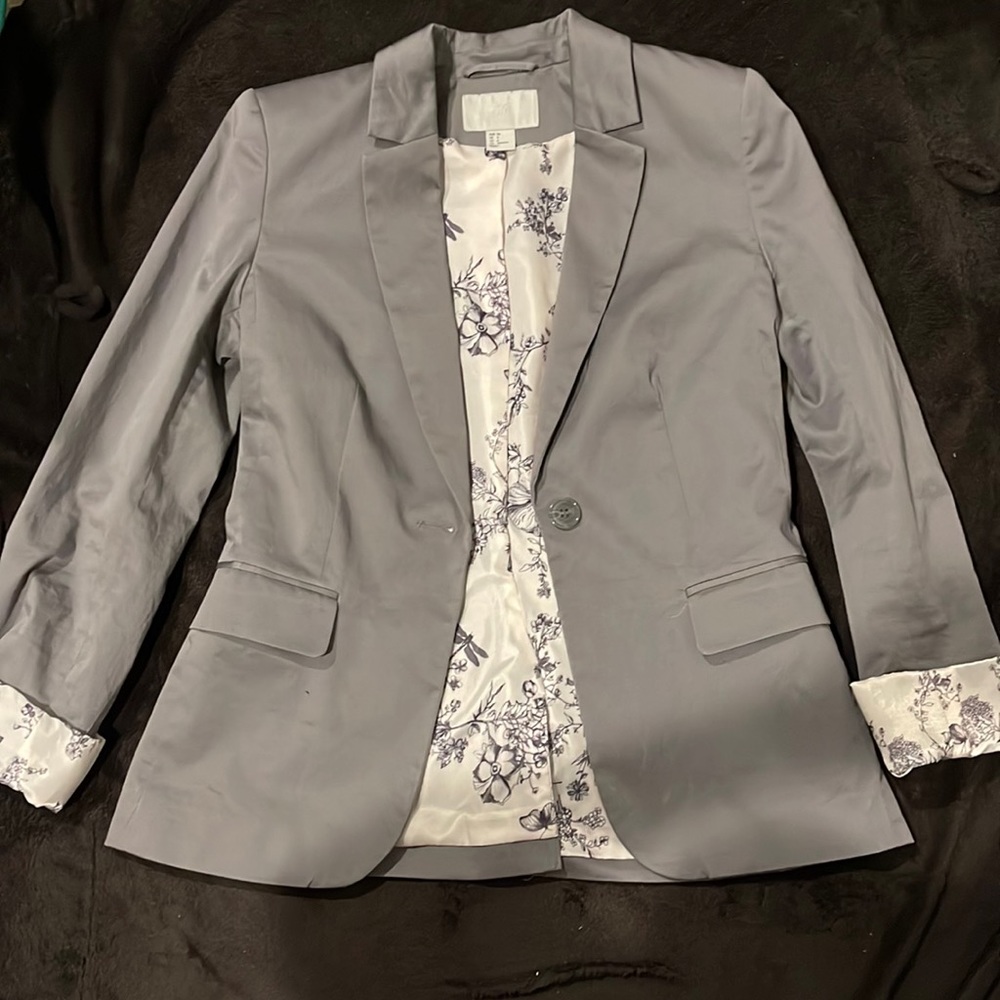 H&M fitted grey jacket with beautiful lining, like new, size 6